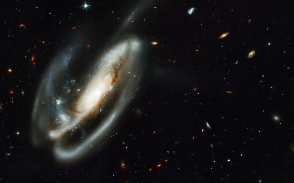 galaxies_UGC10214-The Tadpole Galaxy_HST-ACS-2002_hs-2002-11a_02_r90_section-A_990w